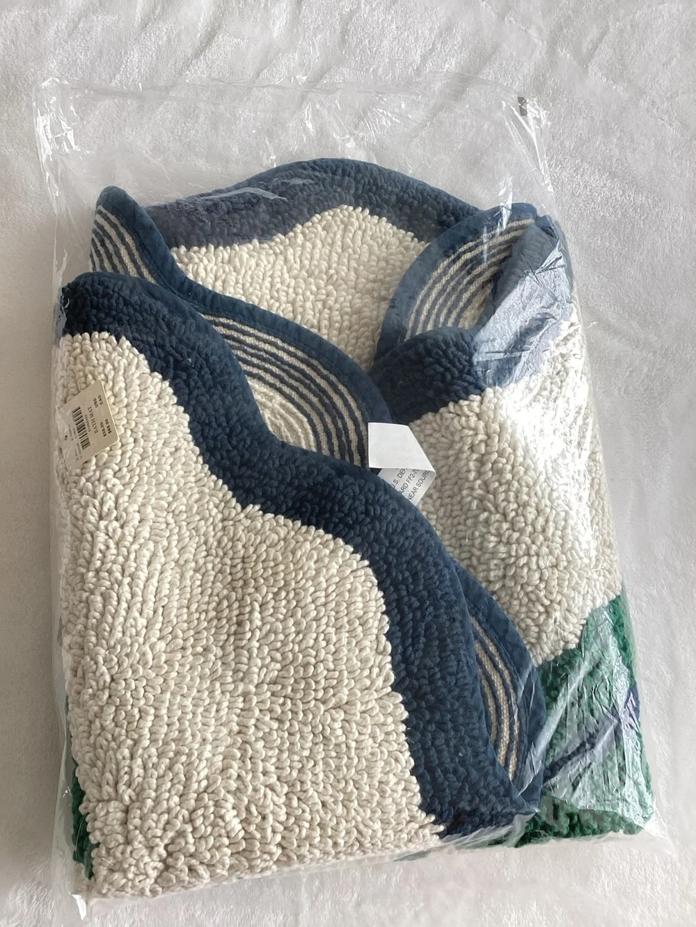 Anthropologie Tufted Cotton Bath Mat Scalloped Edge New Cherry Red Fruit Rug